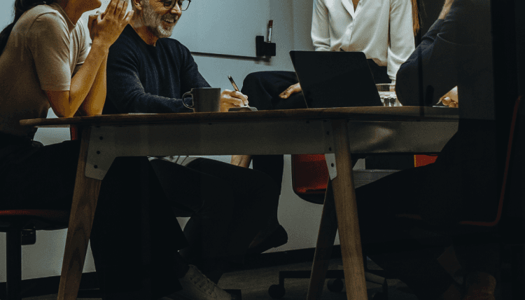 비단팝팝 인재 채용 배경 이미지